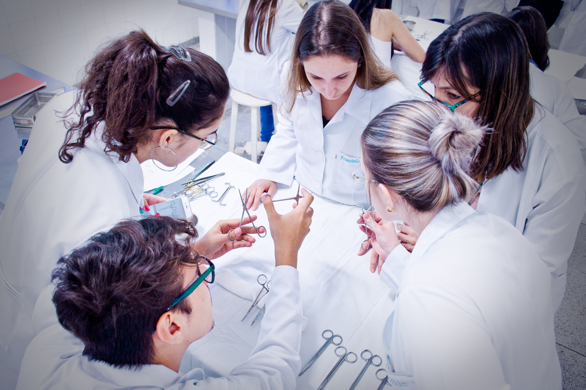 Laboratório de habilidades cirúrgicas - técnica operatória
